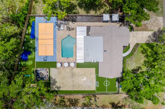 Family Resort—Pool—Pickleball—Mini Golf—Volleyball